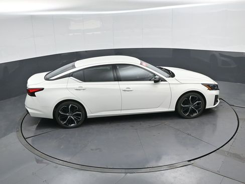 Used 2024 Nissan Altima 2.5 SR image 40