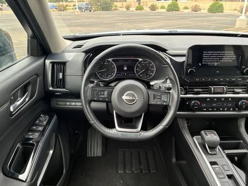 Used 2022 Nissan Pathfinder SL FWD image 16