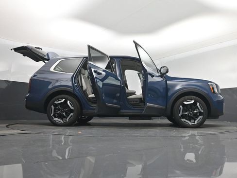 Certified 2024 Kia Telluride EX w/ EX Captain's Chair Package FWD image 7