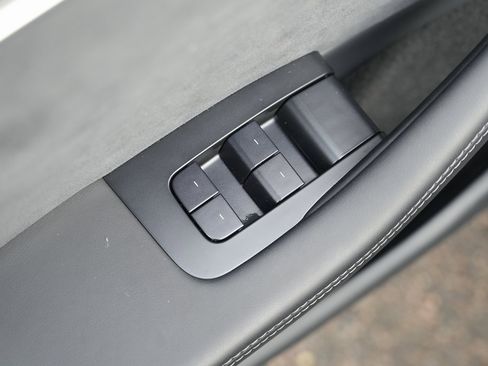 Used 2025 Tesla Model 3 Long Range image 25