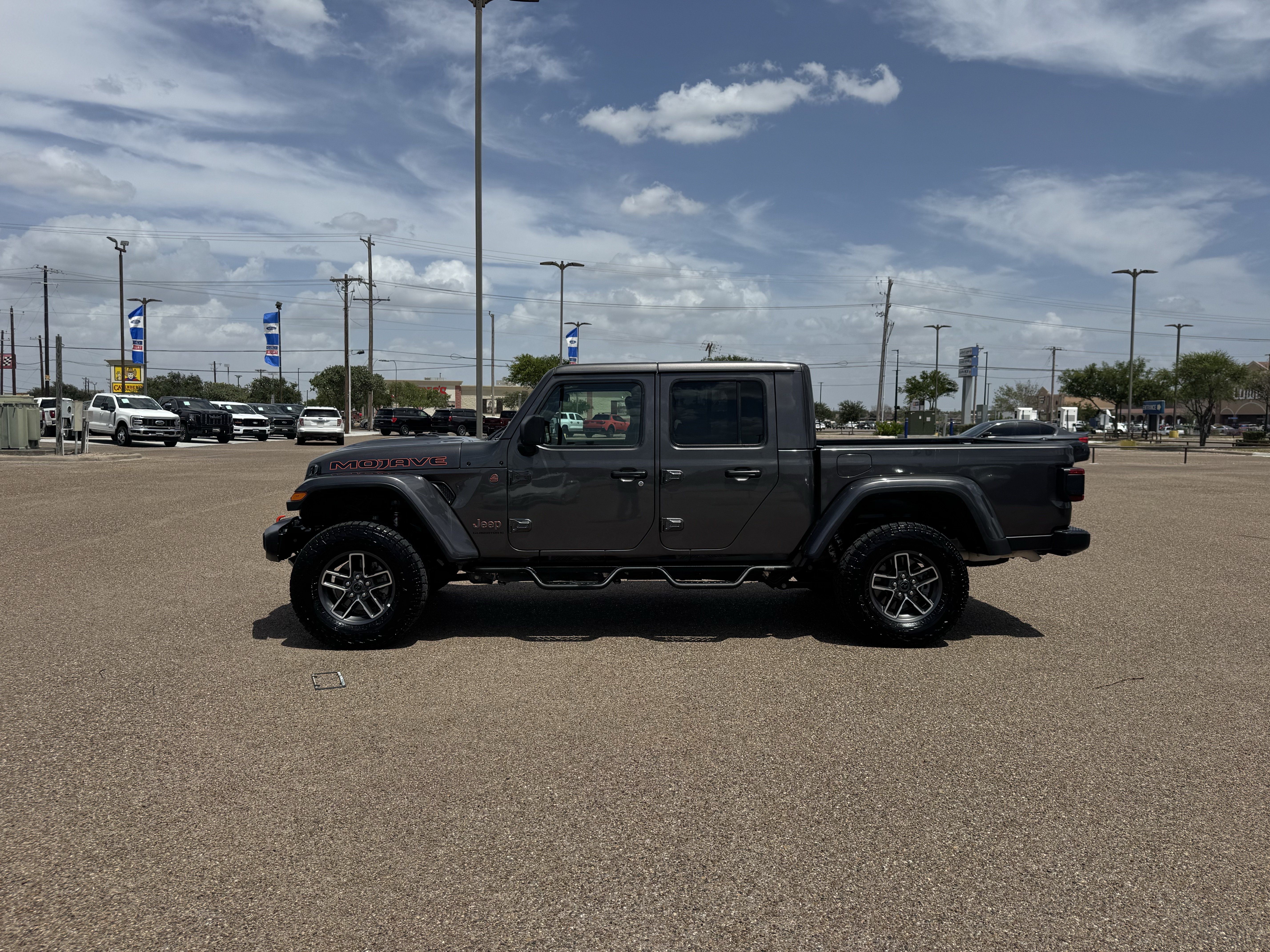 Used 2025 Jeep Gladiator Mojave AWD/4WD image 2