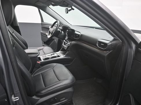 Used 2021 Ford Explorer Limited w/ Equipment Group 301A RWD image 16