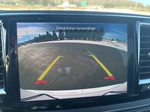 Used 2025 Chrysler Pacifica Limited FWD image 23