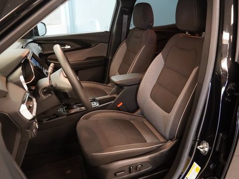 Used 2023 Chevrolet TrailBlazer LT w/ Convenience Package FWD image 3