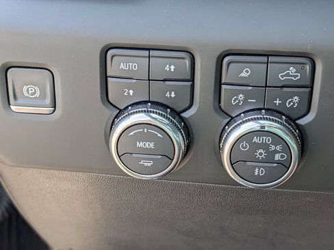Used 2024 GMC Sierra 2500 AT4 w/ Technology Package AWD/4WD image 23