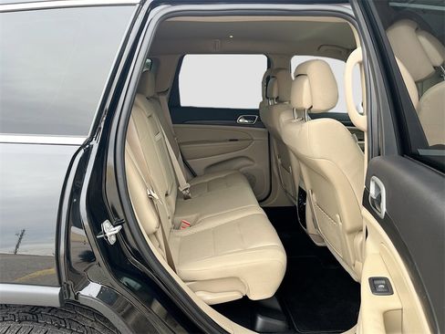 Used 2021 Jeep Grand Cherokee Laredo image 25