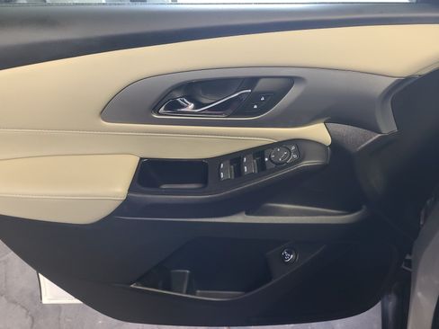 Used 2023 Chevrolet Traverse LT w/ Rear Camera Mirror Package AWD/4WD image 14