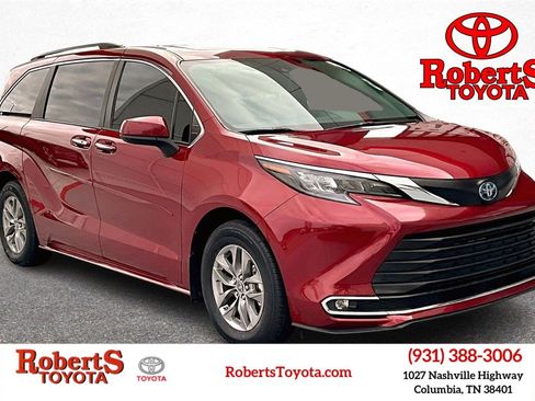 Certified 2024 Toyota Sienna XLE image 1