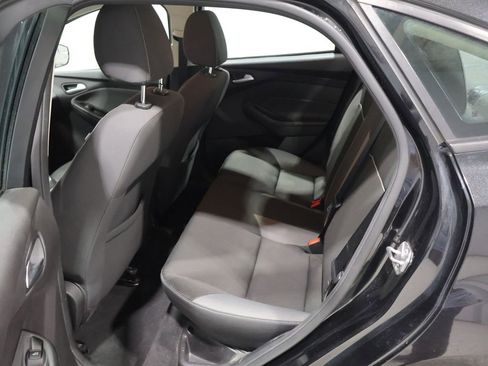 Used 2014 Ford Focus SE w/ SE Winter Package FWD image 16