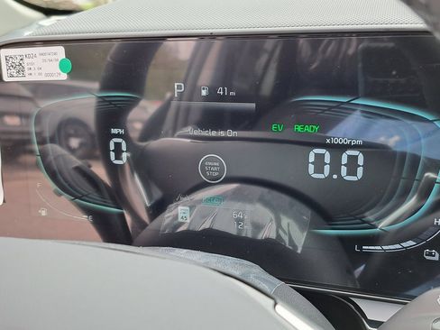 New 2025 Kia Niro EX Touring image 8