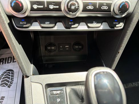 Used 2020 Hyundai Elantra SEL w/ Cargo Package (C1) FWD image 15