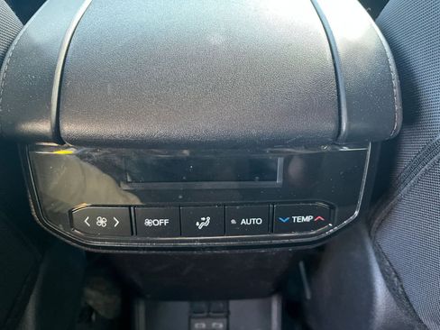 Used 2025 Toyota Highlander LE image 21