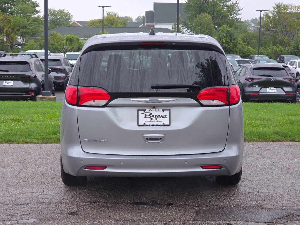 Used 2018 Chrysler Pacifica L FWD image 5