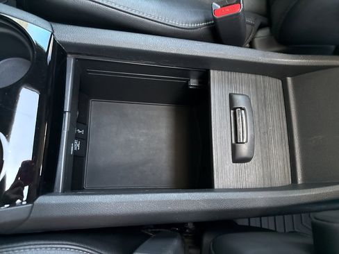 Used 2016 Honda Pilot Touring image 9