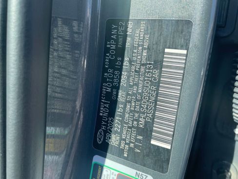 Used 2025 Hyundai Elantra SEL image 29