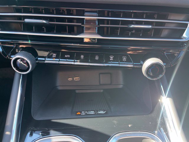New 2027 Chevrolet Traverse RS w/ LPO, Floor Liner Package FWD image 37