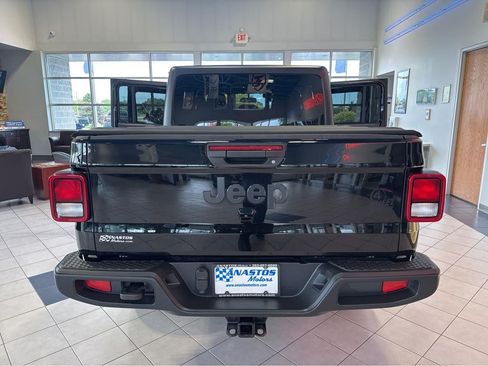 Used 2022 Jeep Gladiator Sport AWD/4WD image 10
