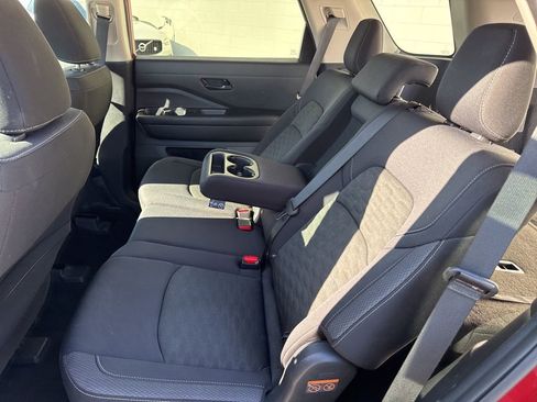 Used 2024 Nissan Pathfinder SV image 14