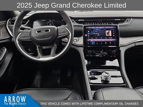 Used 2025 Jeep Grand Cherokee Limited AWD/4WD image 20