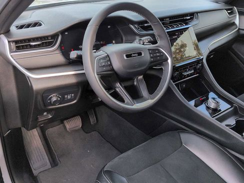 Used 2023 Jeep Grand Cherokee L Laredo image 15