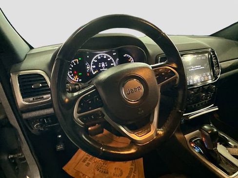 Used 2020 Jeep Grand Cherokee Altitude image 12