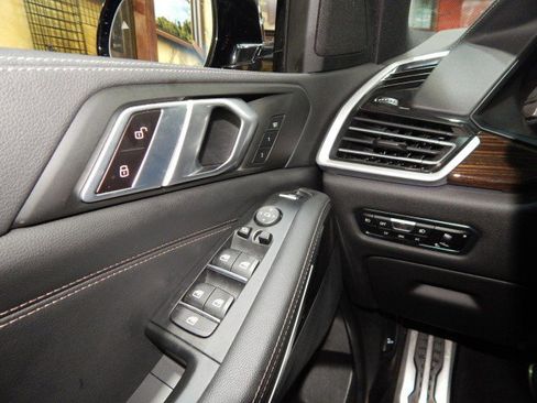 Used 2021 BMW X5 xDrive40i w/ M Sport Package image 29