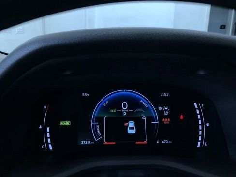 Used 2025 Toyota Camry LE image 30