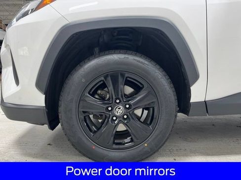 Used 2022 Toyota RAV4 XLE AWD/4WD image 17