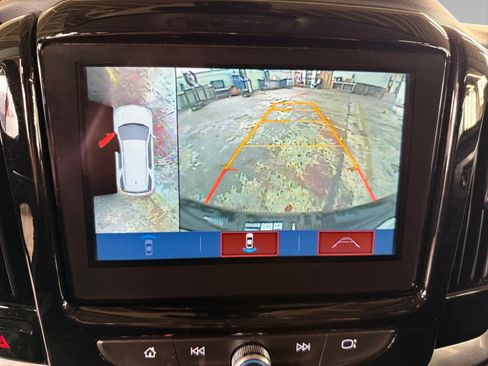 Used 2019 Chevrolet Traverse LT w/ LT Premium Package AWD/4WD image 16