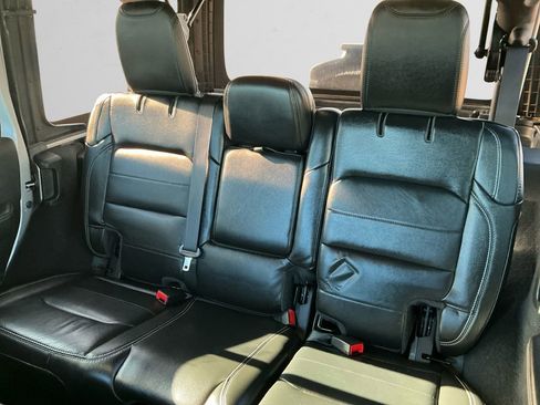Used 2020 Jeep Wrangler Unlimited Sahara image 13