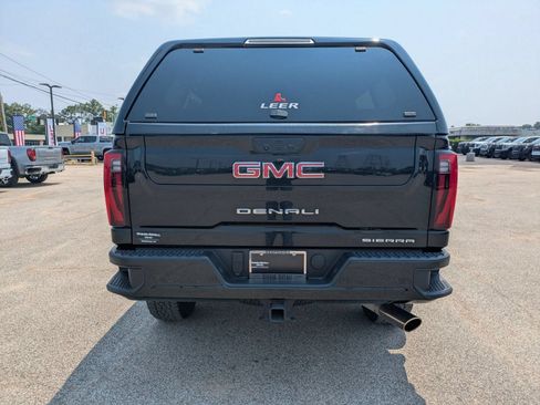Used 2025 GMC Sierra 2500 Denali w/ Technology Package AWD/4WD image 4