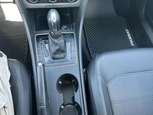 Used 2014 Volkswagen Passat 1.8T Wolfsburg Edition image 32