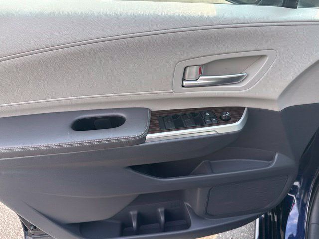 Used 2023 Toyota Sienna XLE FWD image 26