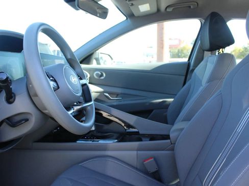 Used 2024 Hyundai Elantra Blue FWD image 12
