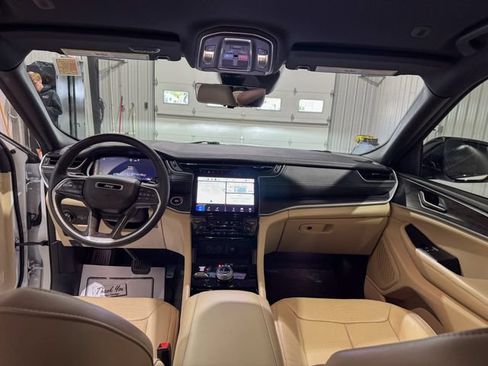 Used 2023 Jeep Grand Cherokee L Limited w/ Luxury Tech Group II AWD/4WD image 19