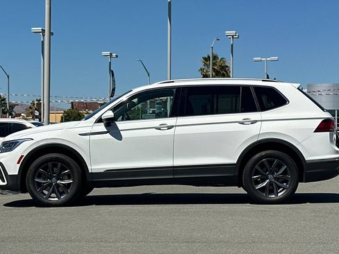 Used 2022 Volkswagen Tiguan SE FWD image 7