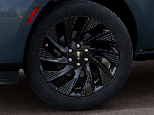 New 2027 Lincoln Navigator Reserve w/ Jet Appearance Package AWD/4WD image 19