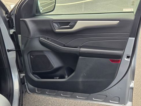 Used 2022 Ford Escape SE w/ Convenience Package image 5