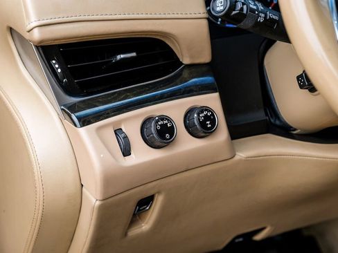 Used 2019 Cadillac Escalade Platinum image 30