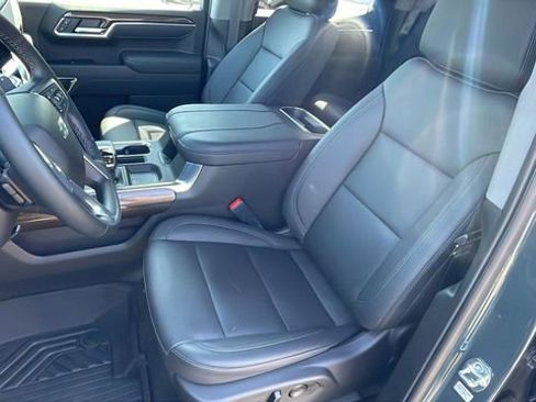Used 2025 Chevrolet Silverado 1500 LT Trail Boss w/ LT Trail Boss Premium Package AWD/4WD image 13