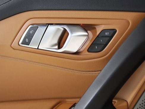 Used 2024 BMW Z4 M40i w/ Premium Package image 21