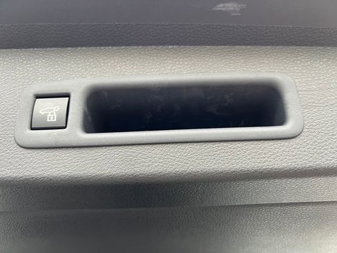 Used 2025 Toyota Sienna XLE image 54