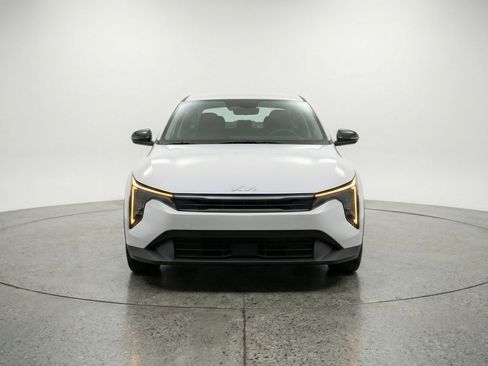 Used 2025 Kia K4 LXS image 2