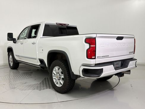 Used 2024 Chevrolet Silverado 2500 High Country w/ High Country Premium Package AWD/4WD image 3