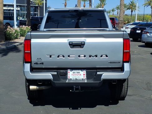 Certified 2025 Toyota Tacoma TRD Off-Road AWD/4WD image 5