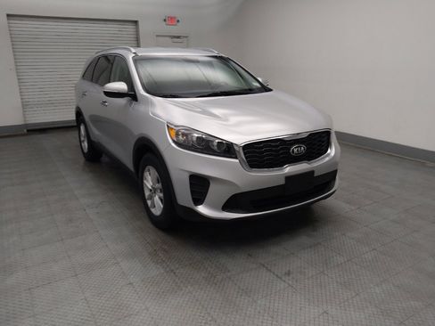 Used 2019 Kia Sorento LX w/ LX Convenience Package image 13