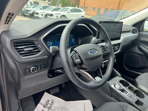 Certified 2024 Ford Escape Platinum w/ Class II Trailer Tow Package AWD/4WD image 7
