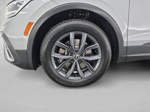 Used 2022 Volkswagen Tiguan SE FWD image 26