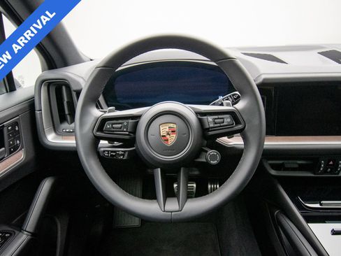 Used 2025 Porsche Cayenne S AWD/4WD image 11