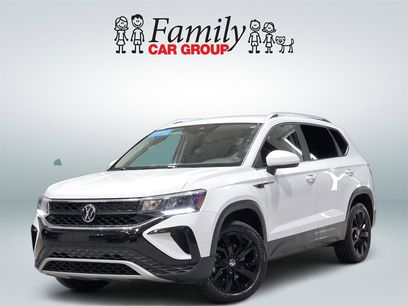 Used 2023 Volkswagen Taos SE w/ Black Wheel Package